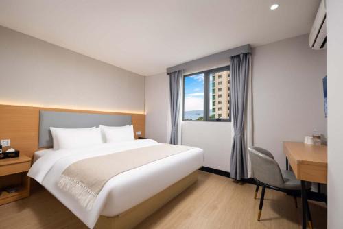 Tianya District Hotel | 三亚观海楼酒店（三亚湾椰梦长廊店）
