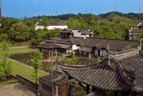Wuyuan Cabin | 厚塘度假庄园