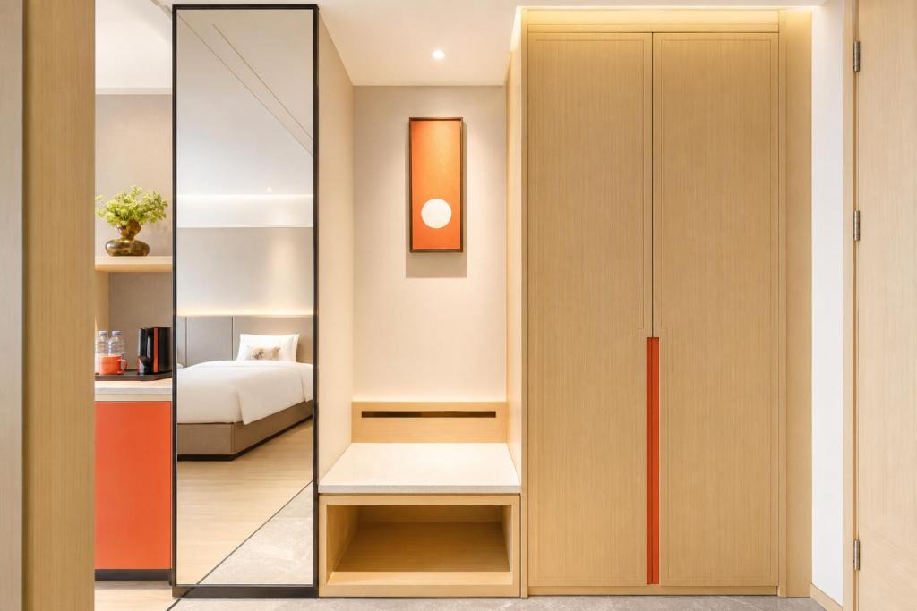 Wuchuan Hotel | 吴川海港大道金沙广场怡程酒店