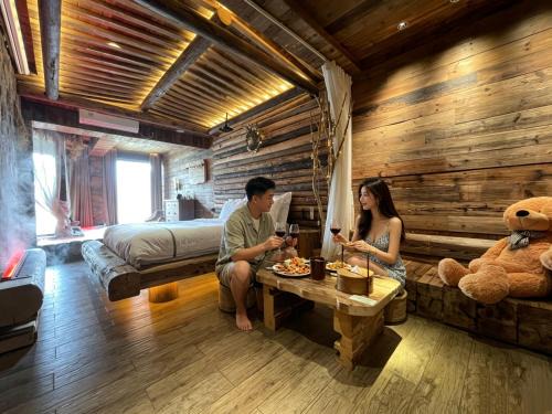 Chongqing University Town Ski Chalet | 哲帆民宿 大学城重庆大学熙街尖顶坡龙湖u城百年风化老木屋店
