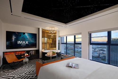 Chenggong Hotel | 喜小事 高空美景设计师酒店昆明斗南花市店
