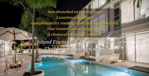 Pudong Hotel | 屿见设计师酒店二店Yujian designer Hotel Shanghai Shanghai International Tourism Resort BranchFree shuttle to Disneyland outdoor infinity pool freshly ground coffee laundry service massage chairs sun loungers beautiful courtyard inside rooms