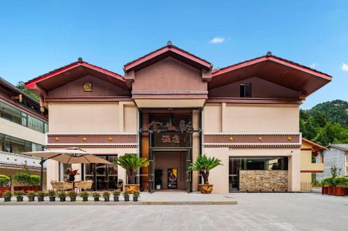 Jiuzhaigou Hotel | 岷山云邸饭店