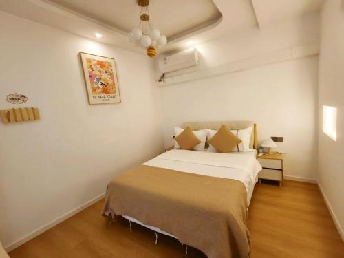 Honghuagang District Apartment | 市中心2室1厅全景落地窗房全屋空调免费停车