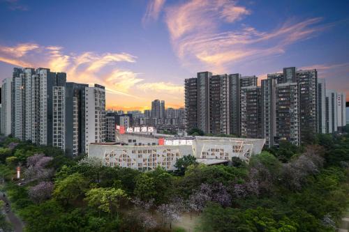 Chengzhong District Hotel | 柳州万象城窑埠古镇怡程酒店
