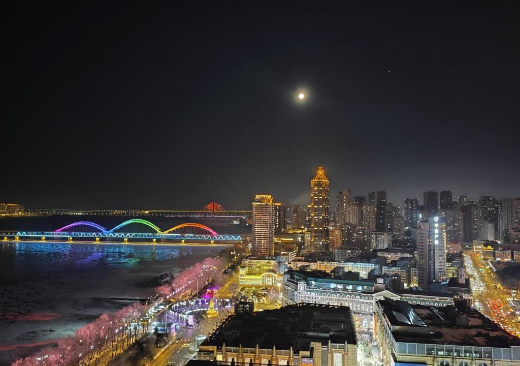 Dao Li Apartment | 比邻中央大街江景公寓 楼下松花江 索道 地铁 防洪纪念塔