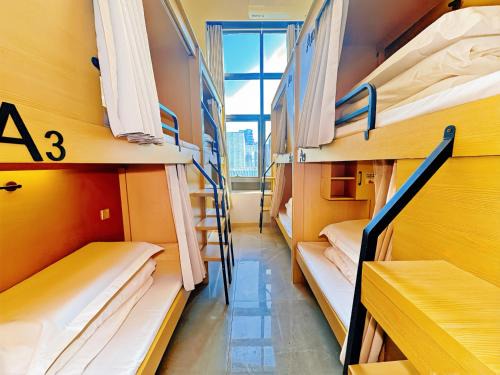 Longhua District Hostel | 泊金青年旅舍-深圳北站店