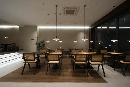 Qinghefang Old Street Hotel | 画舍 Colorstory Hotel
