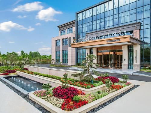 Wuhan Hotel | 维也纳国际酒店经典版武汉天河机场盘龙城地铁站店
