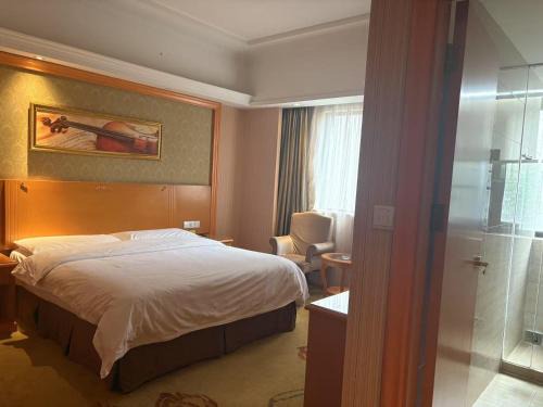 Hongshan Hotel | 维也纳武汉理工大学南湖文治街地铁站店