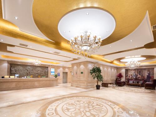 Jiangxia District Hotel | 维也纳酒店湖北生态学院纸坊大街地铁站店
