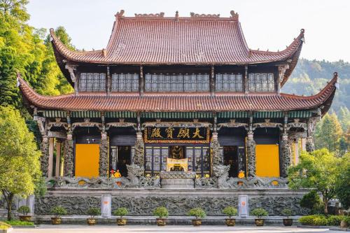 Chizhou House | 花筑九华山风景区山上流云筑民宿