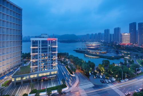 Yue Lu Hotel | 长沙梅溪湖希尔顿欢朋酒店