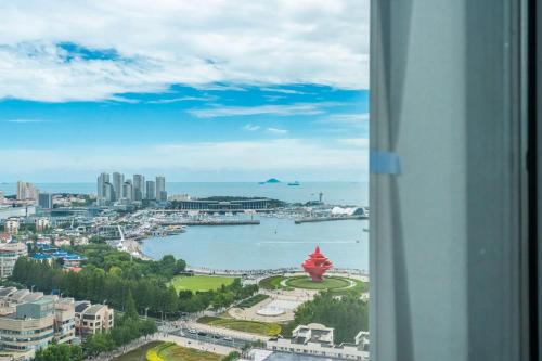 Qingdao City Center Apartment | 青岛万象城五四广场多米家亲子海景民宿