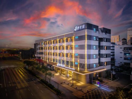 Caidian District Hotel | 静叶庭酒店武汉体育中心店