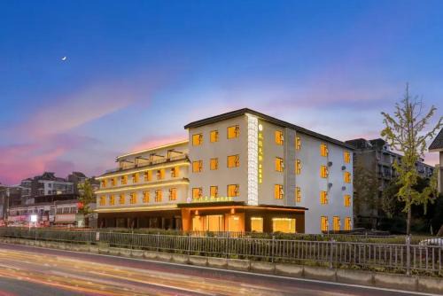 Chengdu Apartment | 风隐天骄影院酒店成都望丛祠地铁站熊猫基地店