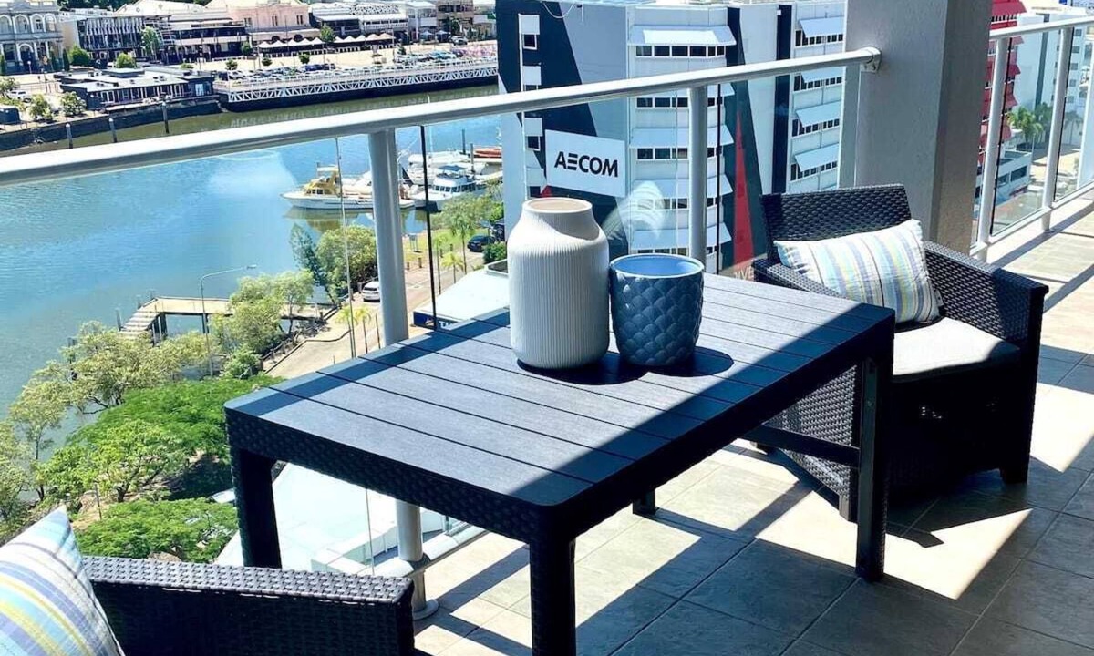 South Townsville Apartment | 11th Floor River & Stadium Views