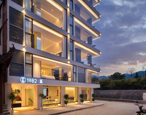 Wulingyuan House | 1982 Holiday Homestay Free Delivery to East Entrance of National Forest Park Book tickets,Laundry service,Experienced tour guide service