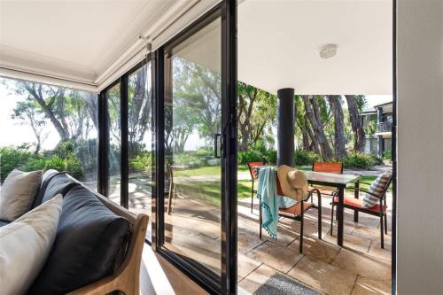 Broadwater Apartment | 2 CapeView Beachfront Geographe Bay