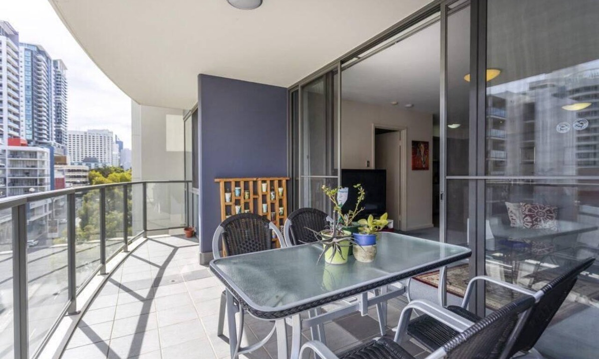 East Perth Apartment | 24 Amazing Adelaide Tce 2BR 2BA Location