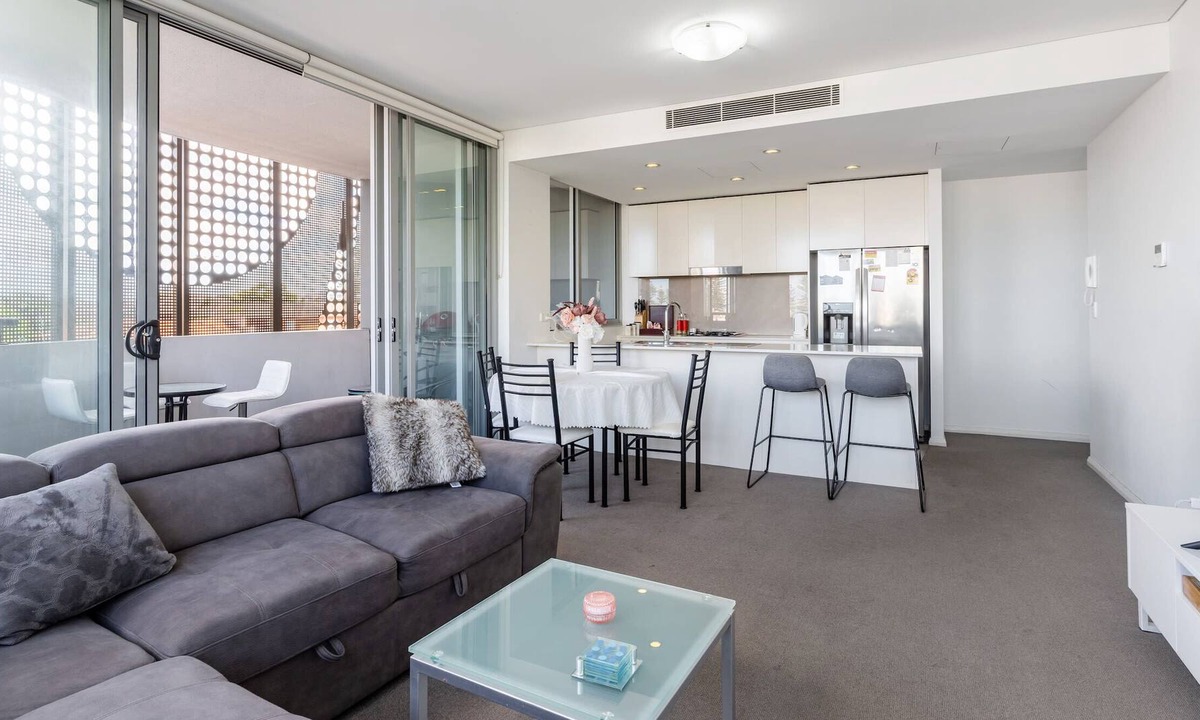 Brighton-le-Sands Apartment | 2BR Modern Beachside Oasis