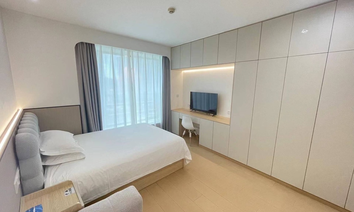 Changning Apartment | 2mins walk to Metro station(3 lines), 10mins walk to theme park