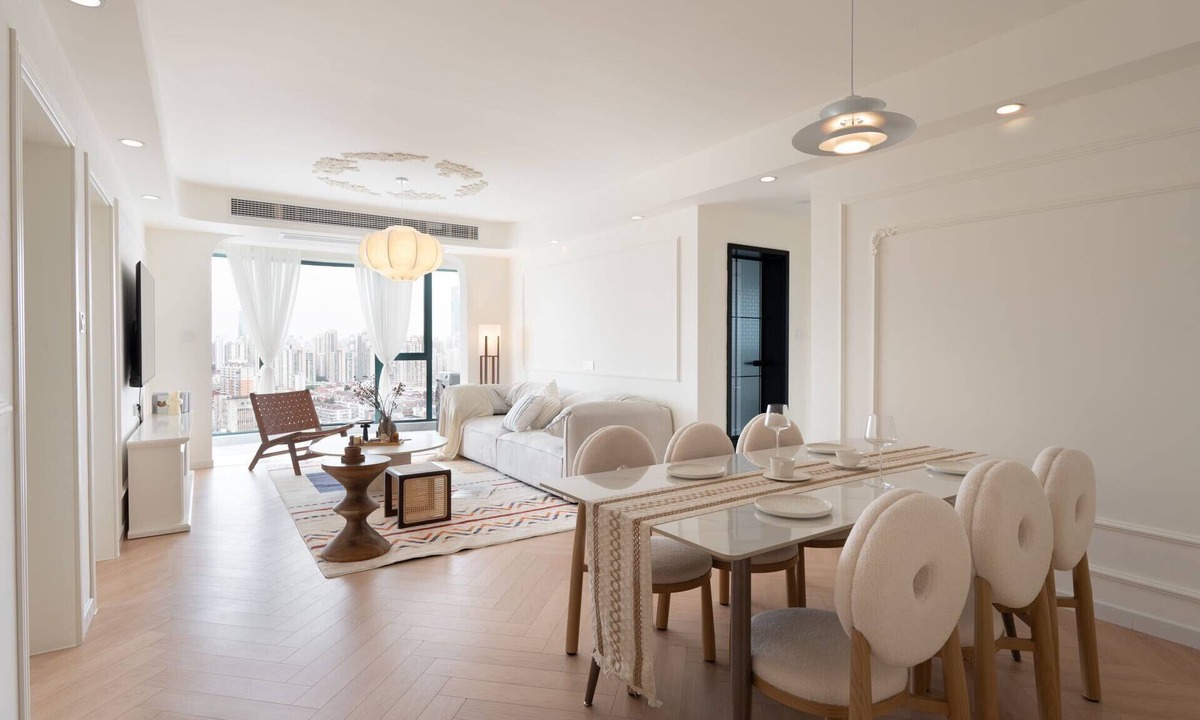 Huangpu Apartment | 3-bedroom apartment with high-rise balcony Near Xintiandi CBD200m to Metro.
