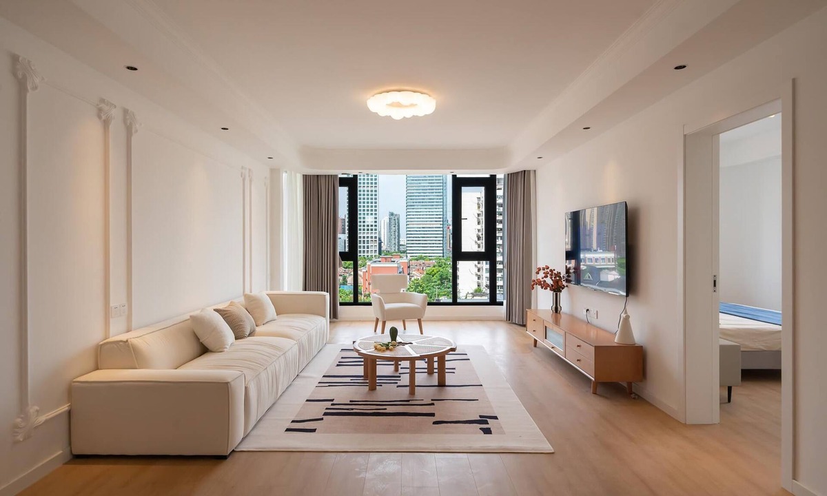 Huangpu Apartment | 3-bedroom apartment with Full-height windows and high-floor panoramic view