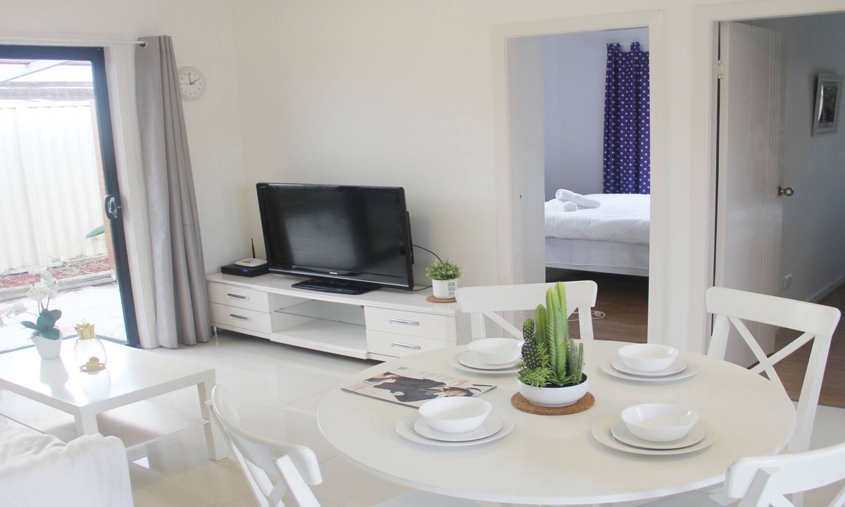 South Hurstville House | 3 bedrooms holiday home near Sydney airport