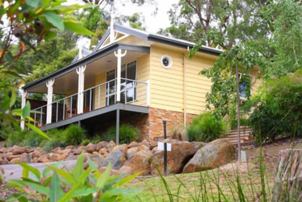 Yarra Junction Cabin | 3 Kings Bed and Breakfast