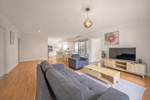Coomera House | 3BR Coomera Duplex 2- Cute & Cosy Home Close to Theme Park