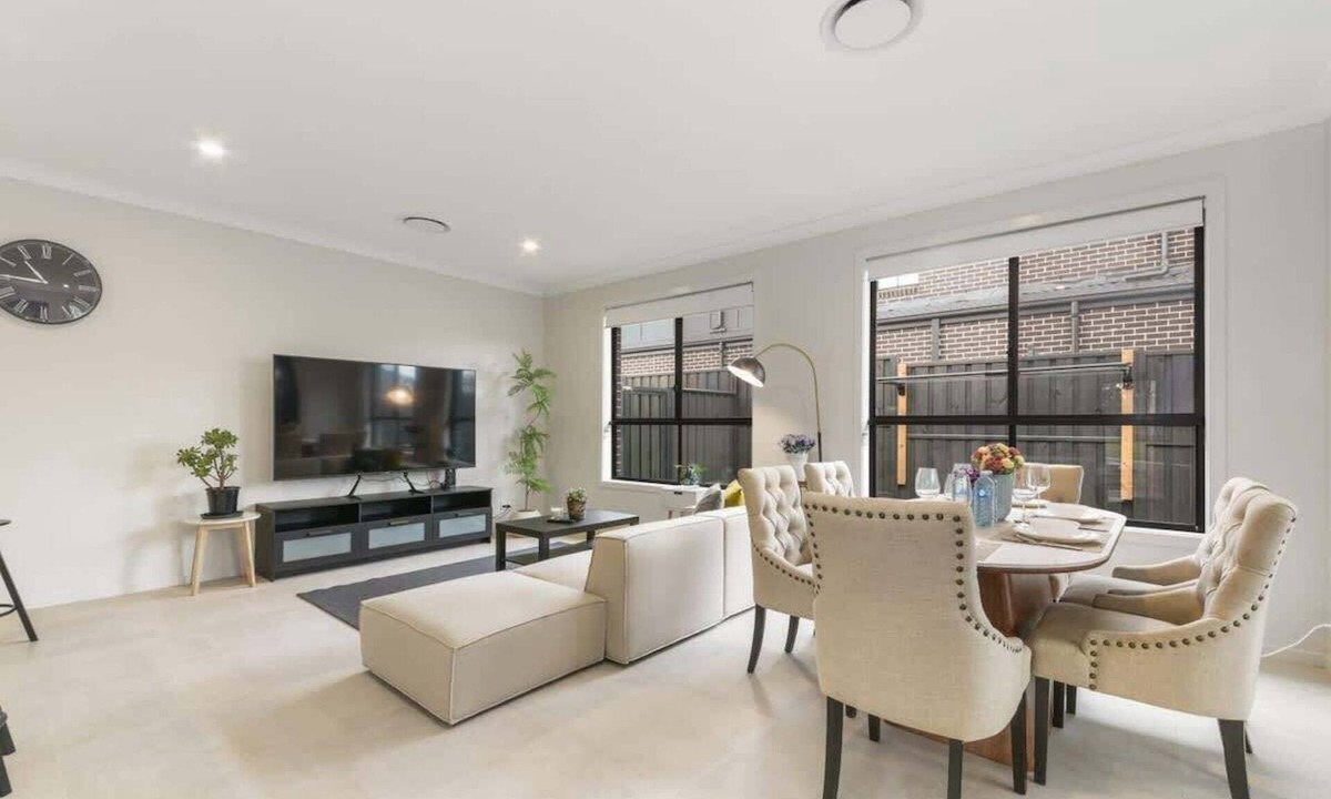 Box Hill House | 4Beds Brand New Designer Home Close to Mall