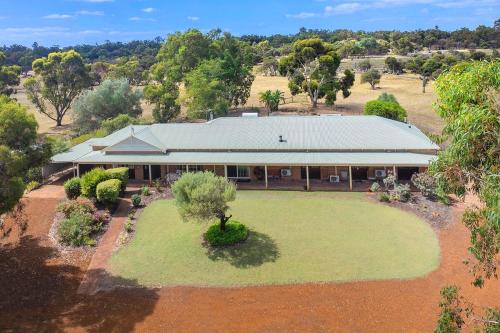 Abbey House | 5 Bedroom 5 Bathroom Kinvarra Park Lodge