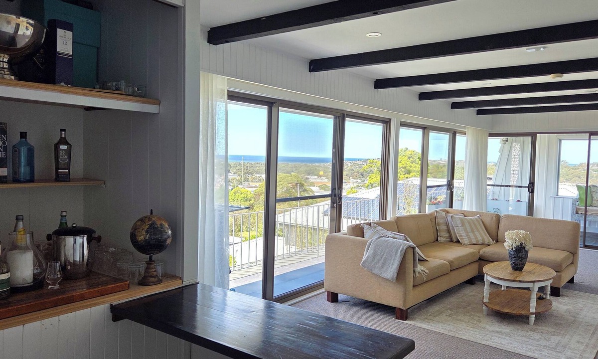 Brookvale Hotel | 5-bedroom holiday home on Northern beaches near Manly
