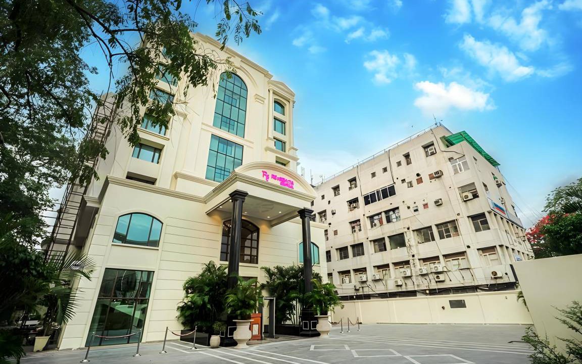 Hazratganj Hotel | 50 m² Hotel ∙ 5 guests