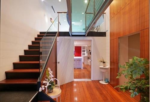 Perth House | 57 6BR Perth Highgate Stay Near HBF Gated Parking