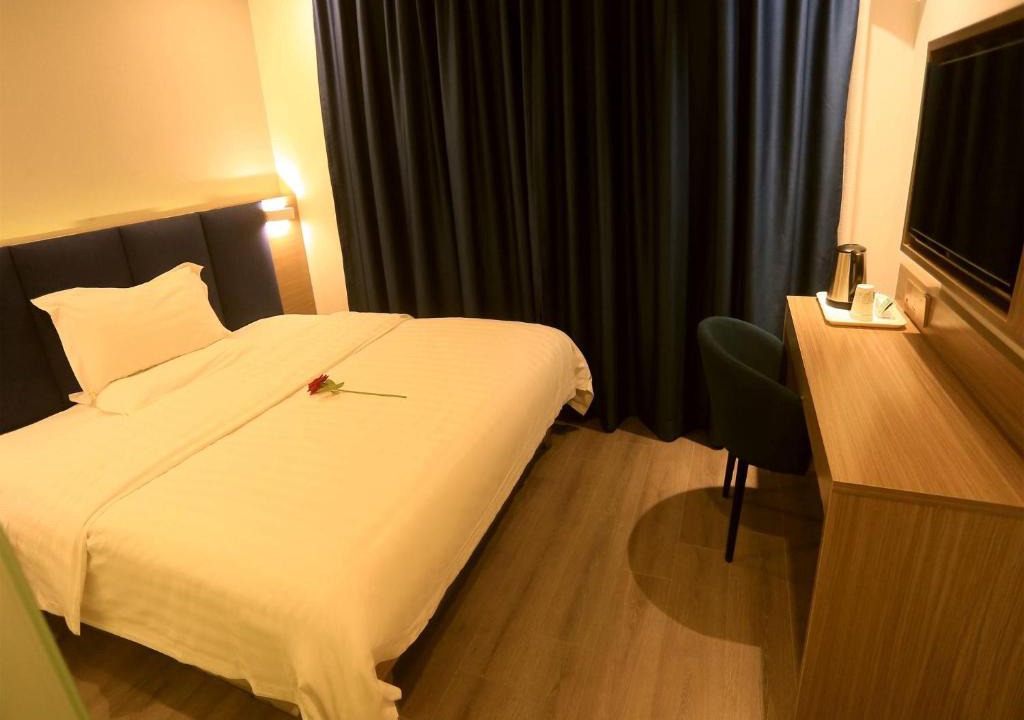 Longhua District Hotel | 7Days Premium Shenzhen High Speed Rail North Station Minzhi Branch
