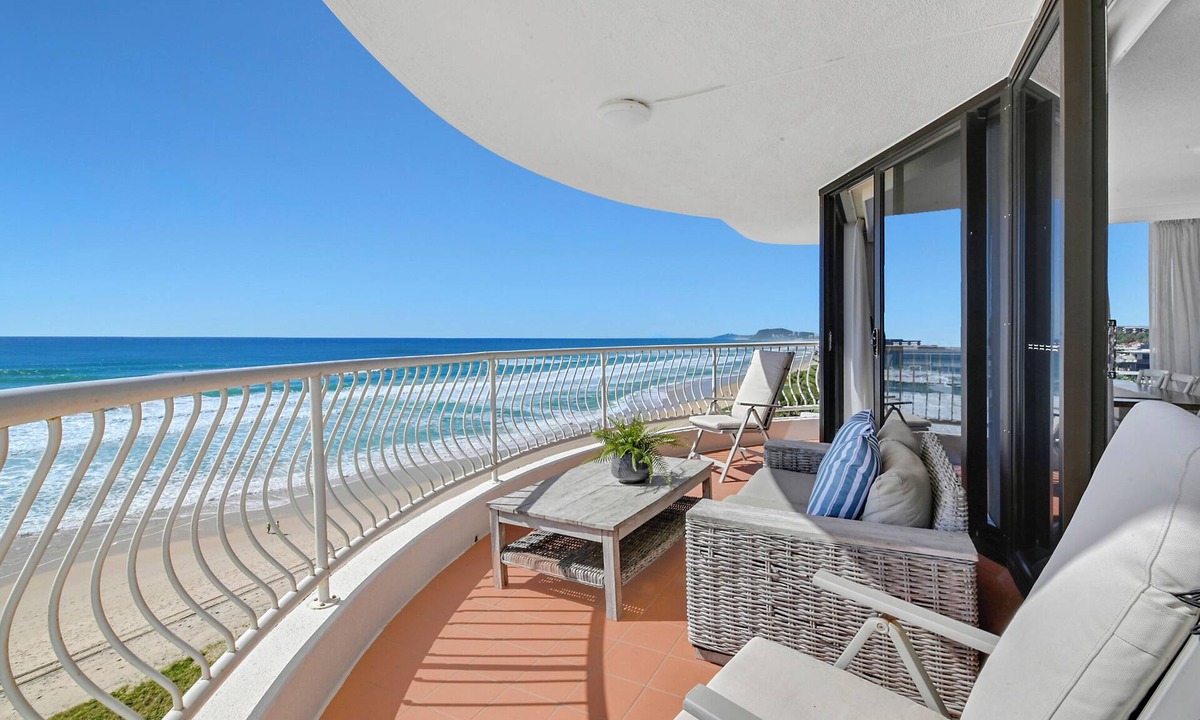 Mermaid Beach Apartment | Absolute Beachfront on Albatross - SeaView 3 bed