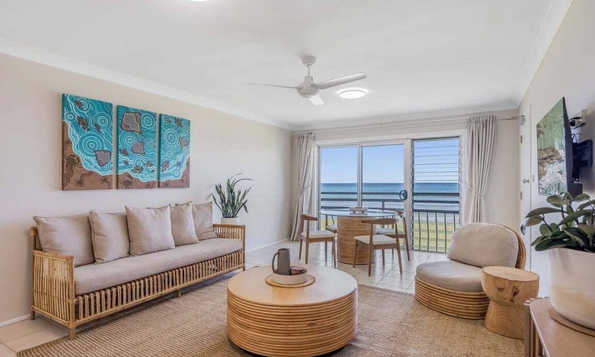 North Creek Apartment | Absolute Beachfront Apartment 2T