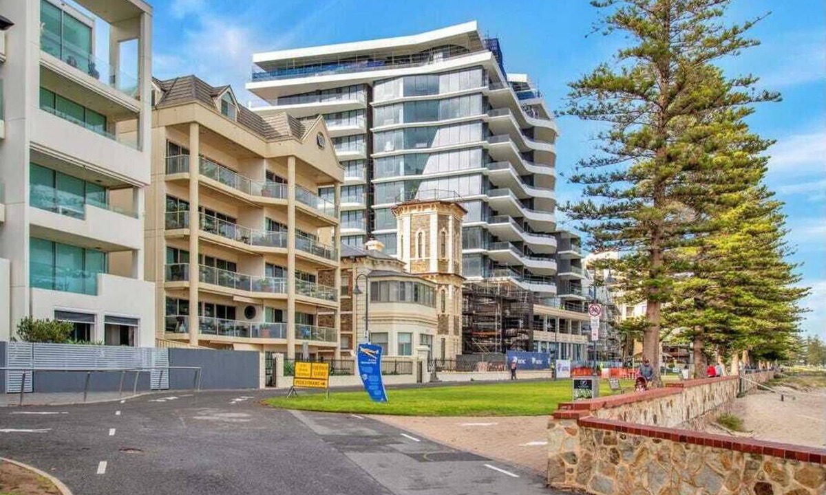Glenelg Apartment | Adelaide's Seaside Location - Glenelg Beach: Seafield Apartment No. 1, First-floor, Beach-facing
