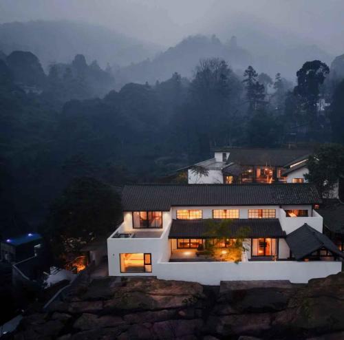 Emeishan Hotel | ALAN Forest Stream Vacation Homestay, Mount Emei