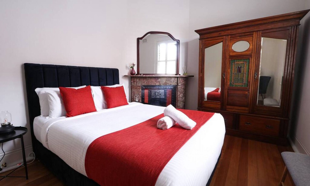 The Rocks Villa | Amazing place to stay in the heart of the rocks
