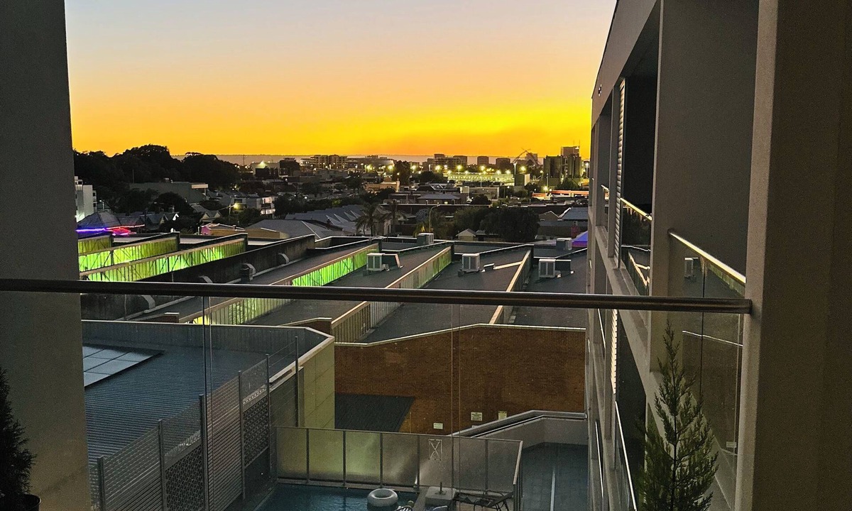 Perth Apartment | Apartment with Balcony & Parking Perth