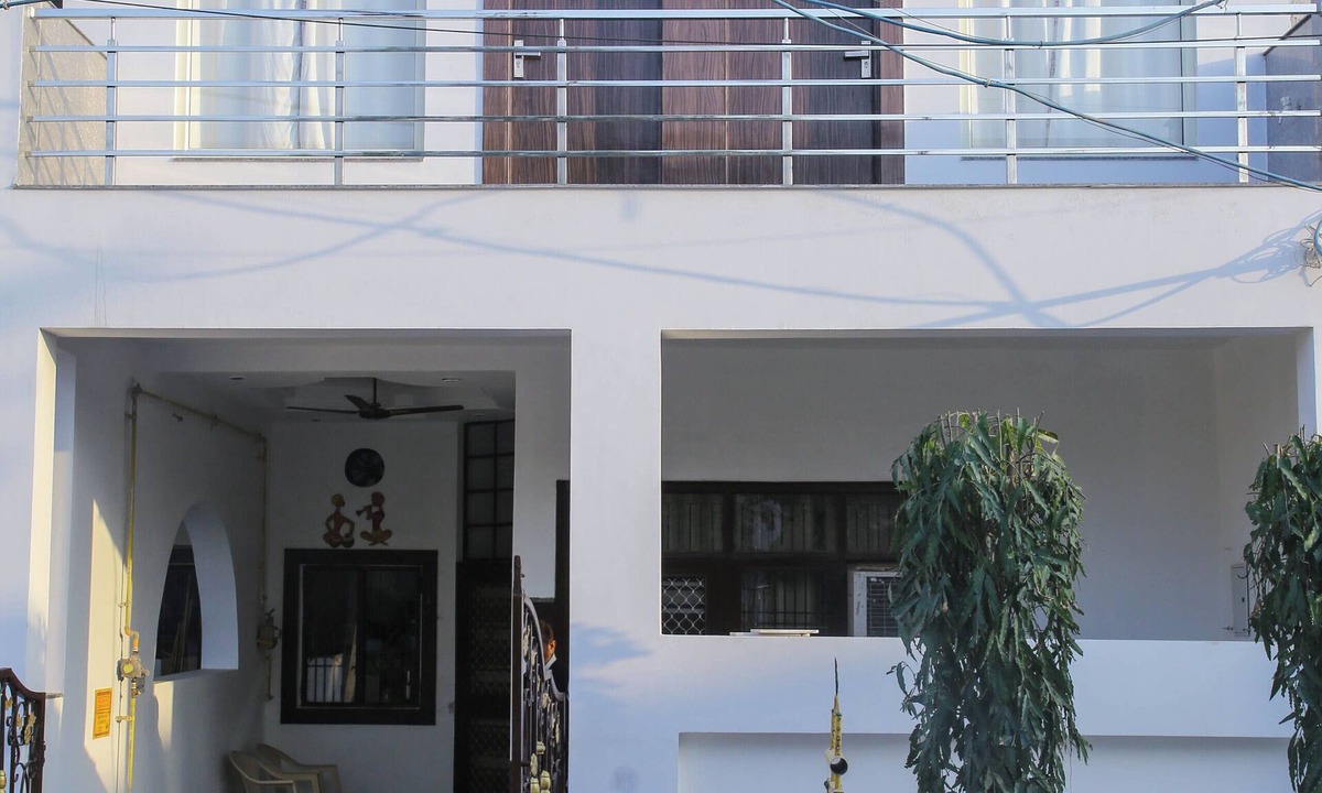 Taj Ganj House | Aradhana's Home Stay