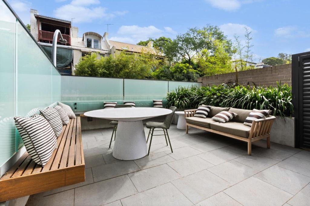 Glebe Apartment | Architectural 4BR Terrace Walk to Fish Market