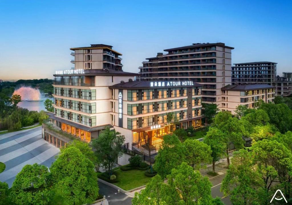 Emeishan Hotel | Atour Hotel Emeishan Railway Station Exiu Lake