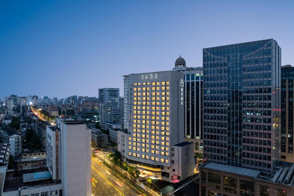 Xihu Hotel | Atour Hotel Hangzhou Wulin Square Shentang Bridge