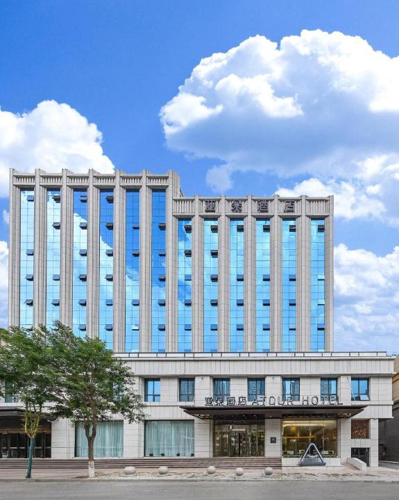 Fengshan Subdistrict Hotel | Atour Hotel Luliang Central Park