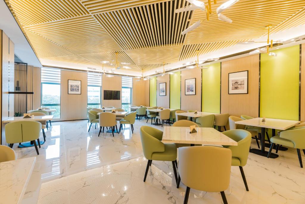 Qixia District Hotel | Atour Hotel (Nanjing Xingang Development Area)