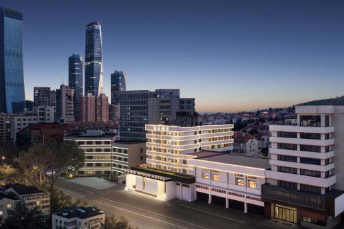Qingdao City Center Hotel | Atour Hotel Qingdao Yan'an 3rd Road Metro Station Wusi Square